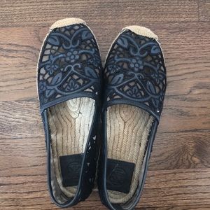 Adorable TORY BURCH shoes.